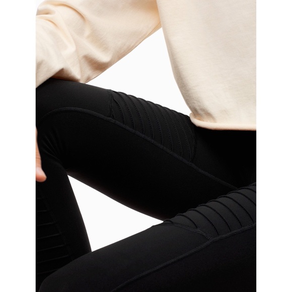 Aritzia TNA “Tecuya” Pant high rise legging - Picture 2 of 6